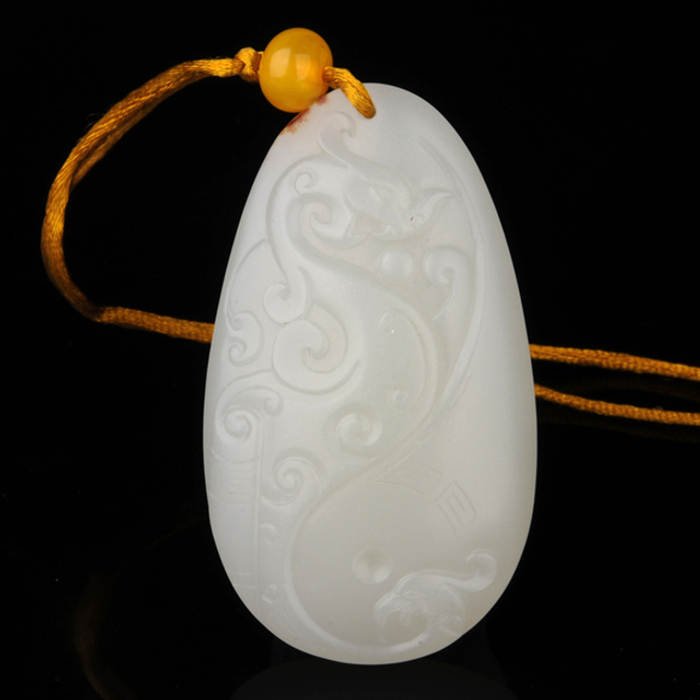 62龙飞凤舞 新疆和田玉籽料白玉 RMB15,000