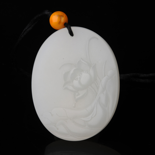 110　荷花牌　材质：新疆和田玉籽料