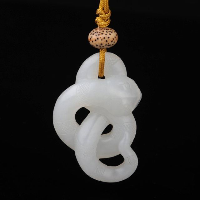 138 蛇生肖　材质：新疆和田玉籽料白玉