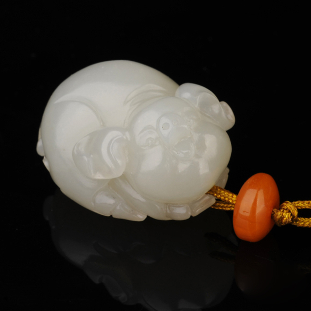 151生肖猪 材质：新疆和田玉籽料白玉 尺寸：