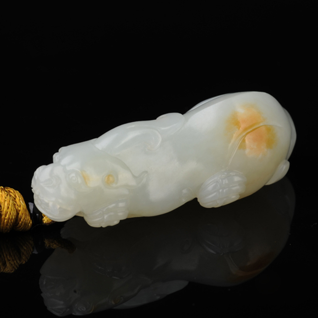 155小灵兽 材质：新疆和田玉籽料白玉