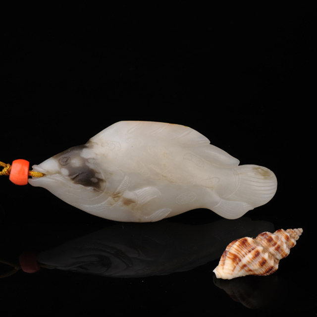 159贵鱼 材质：新疆和田玉籽料白玉