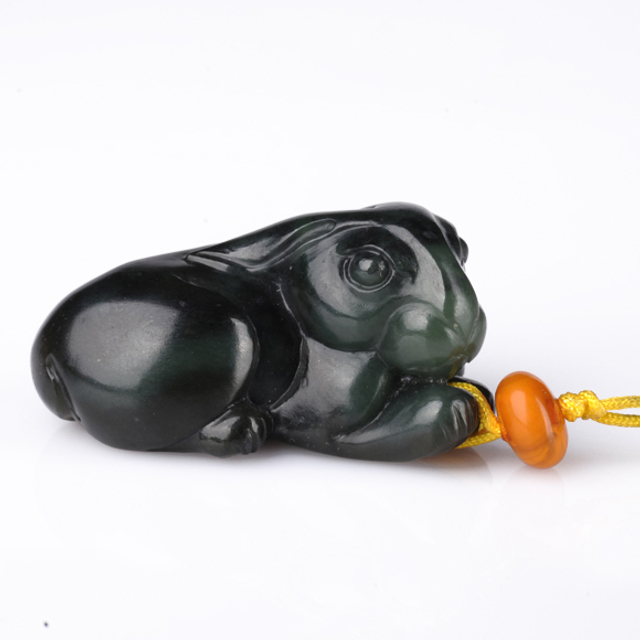 254生肖兔  材质：新疆和田玉籽料青玉  无底价