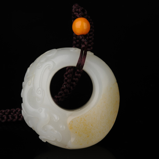 274龙扳指　材质：新疆和田玉籽料 RMB：38,000