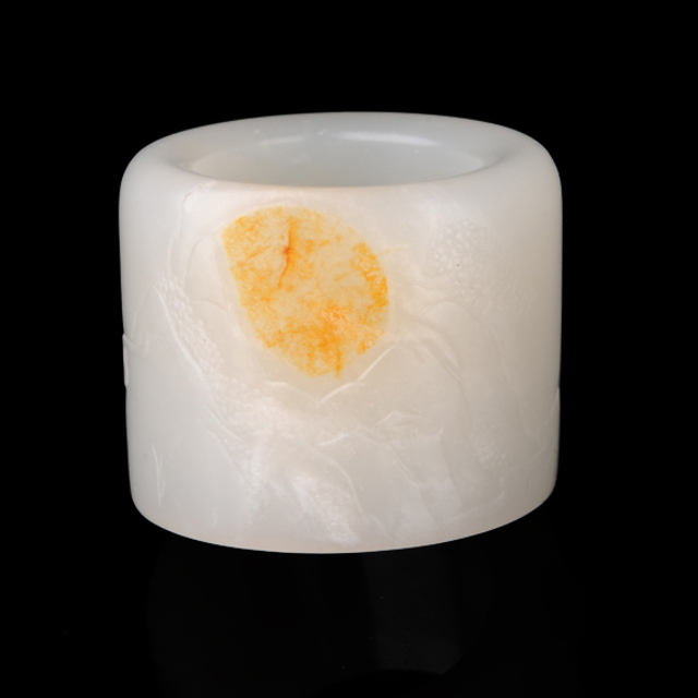 275山水扳指　材质：新疆和田玉籽料白玉18,000