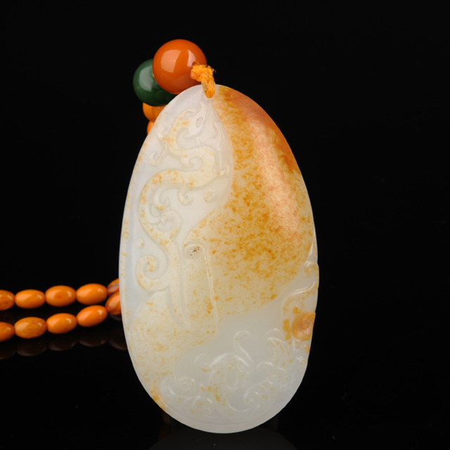 208 龙凤把件 和田玉籽料白玉RMB150,000