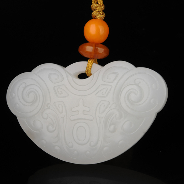 268 吉祥如意 和田玉籽料白玉 RMB：30,000