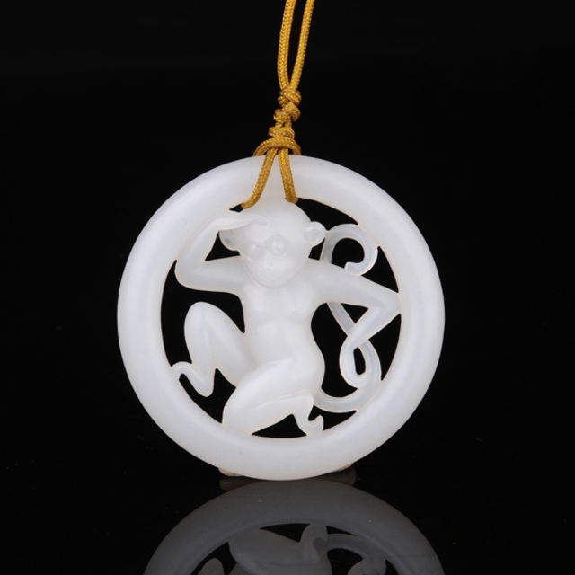 300生肖猴  和田玉籽料白玉 RMB：120,000