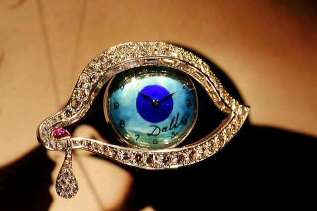 达利设计的超现实主义珠宝