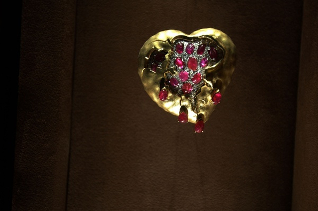 达利设计的超现实主义珠宝