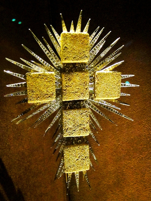 达利设计的超现实主义珠宝