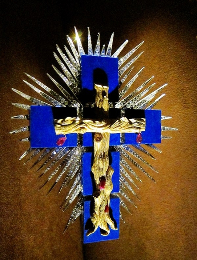 达利设计的超现实主义珠宝