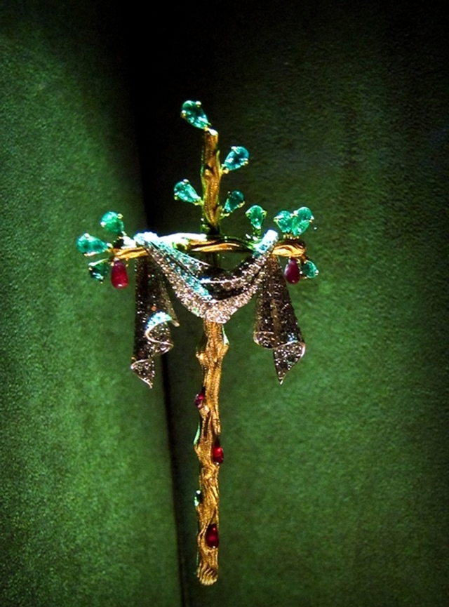 达利设计的超现实主义珠宝