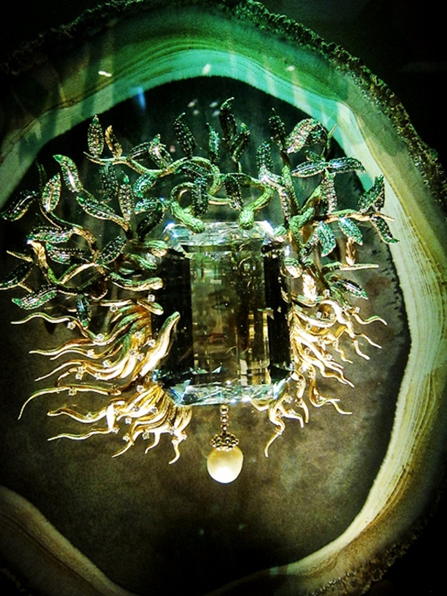 达利设计的超现实主义珠宝