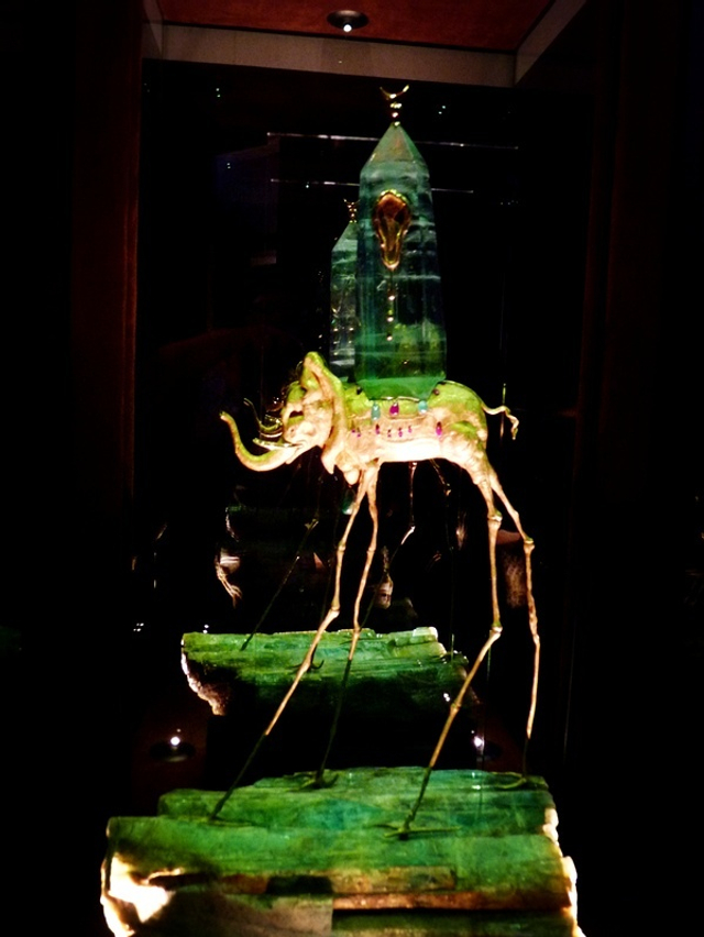 达利设计的超现实主义珠宝