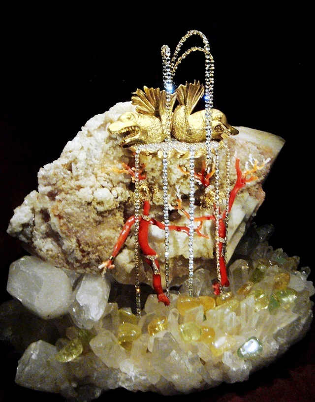 达利设计的超现实主义珠宝