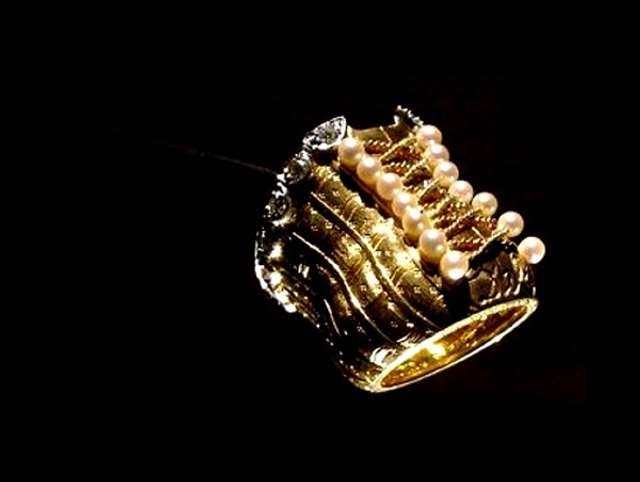 达利设计的超现实主义珠宝