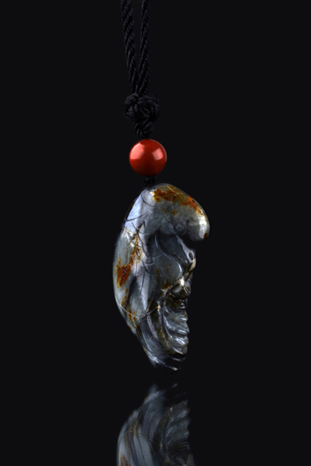 5026 青花籽料鹦鹉把件