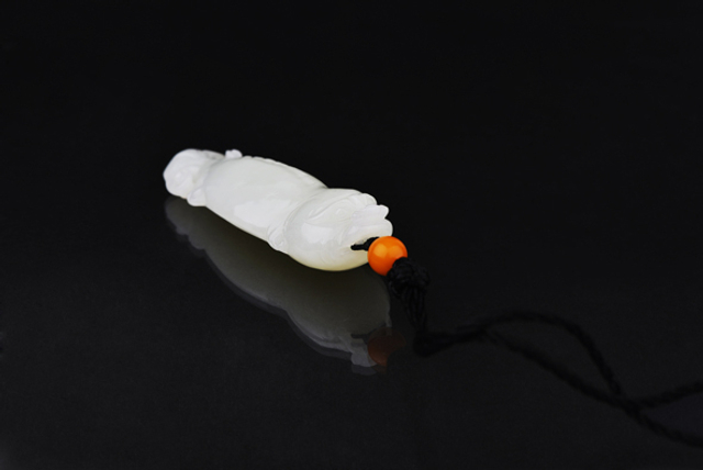 5039 和田玉年年有余挂件