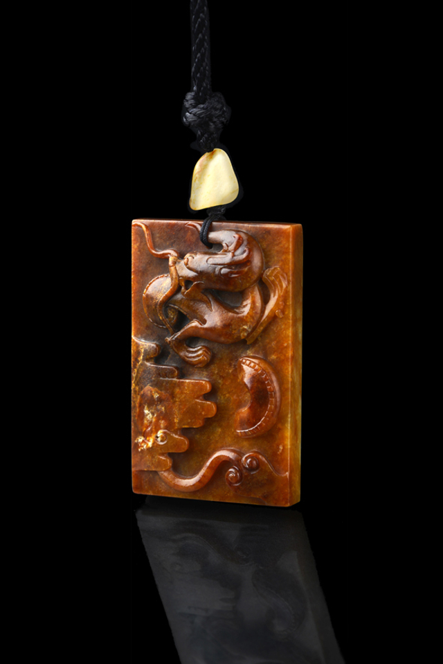 5089 籽料云龙三现玉牌