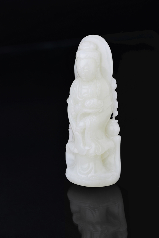 5094 和田玉观音摆件