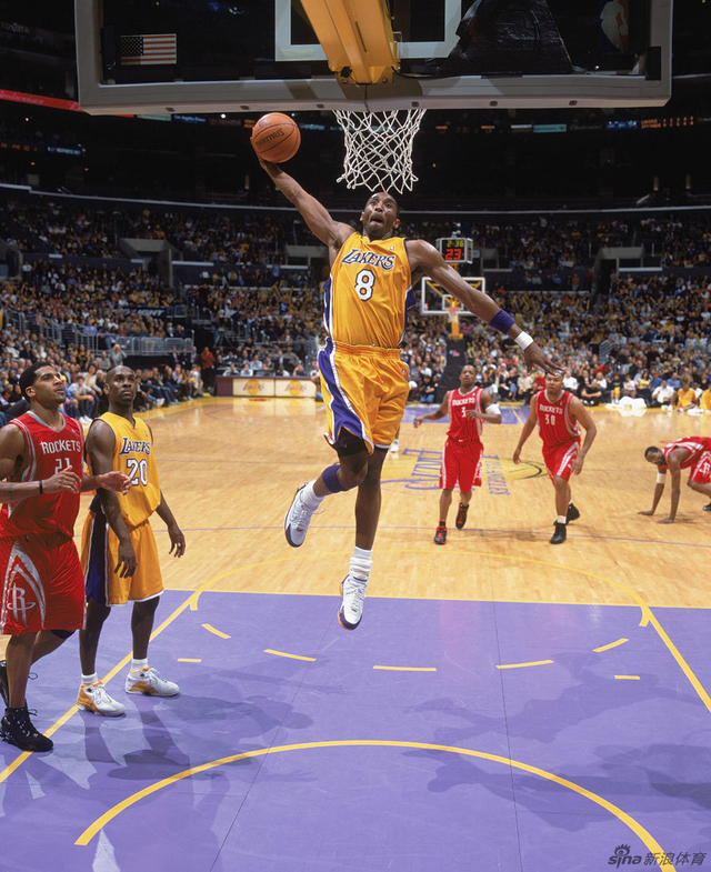 新浪体育精选科比-布莱恩特加入nba以来一百张扣篮高清大图,敬请欣赏