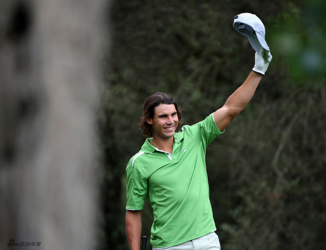 2008年卡斯特罗名人赛纳达尔脱帽致意