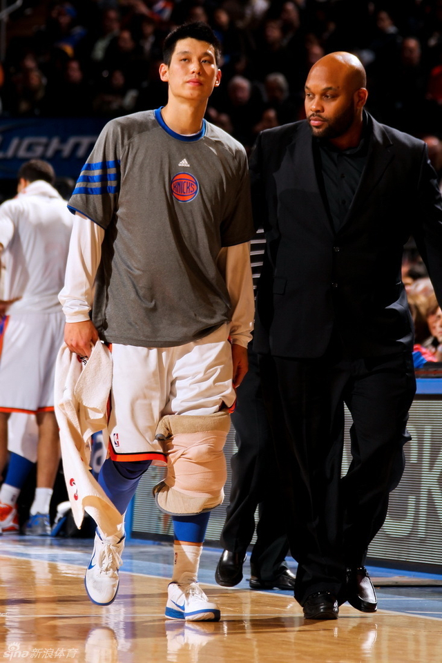 林书豪左膝扭伤