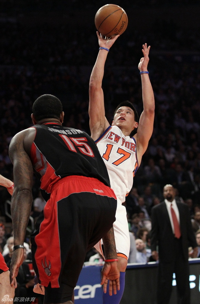 林书豪后仰跳投