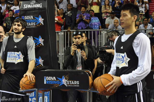 林书豪与卢比奥比拼投篮