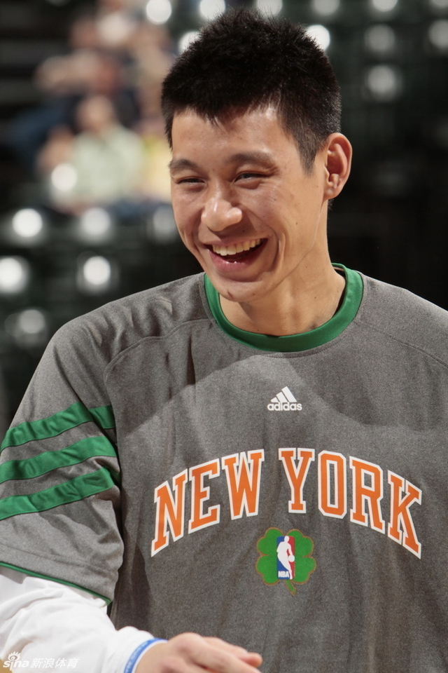 林书豪笑逐颜开