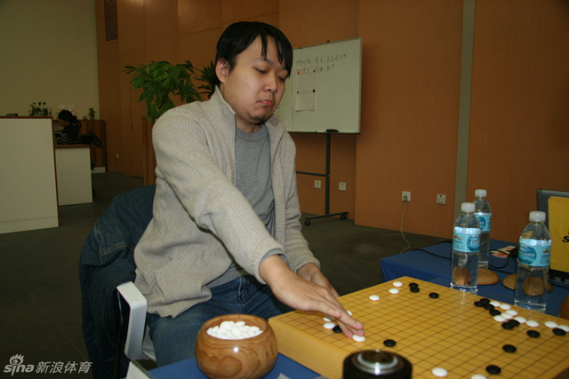 彭荃比赛中落子