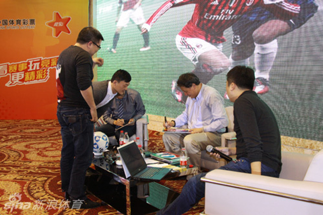 张路一一满足球迷要求