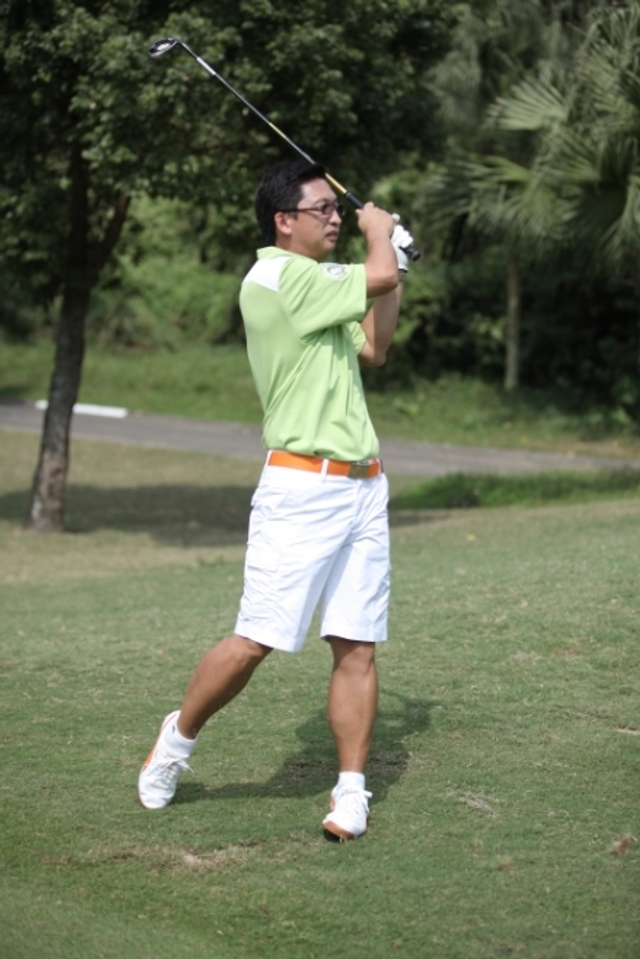 个人冠军Sunny Yung击球照片