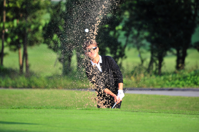 李学成沙坑救球