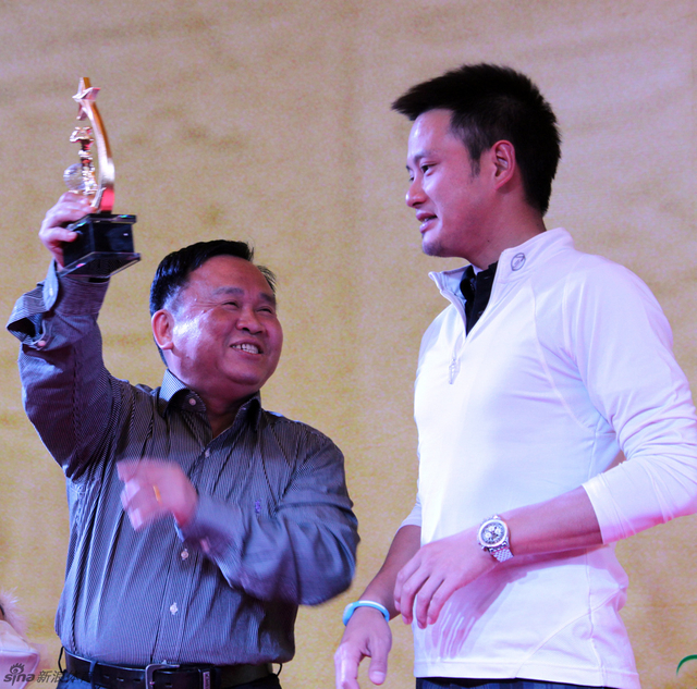 李兆轩为总杆第一名颁奖
