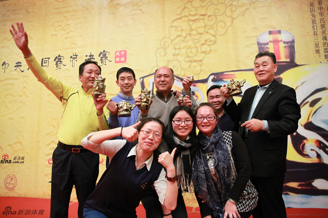 享受美酒与高尔夫