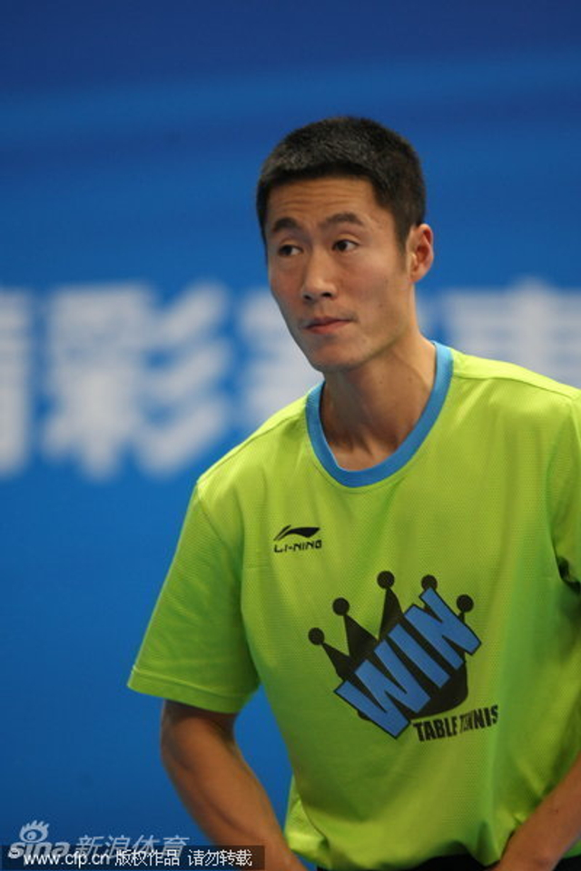 王励勤穿WIN字t恤