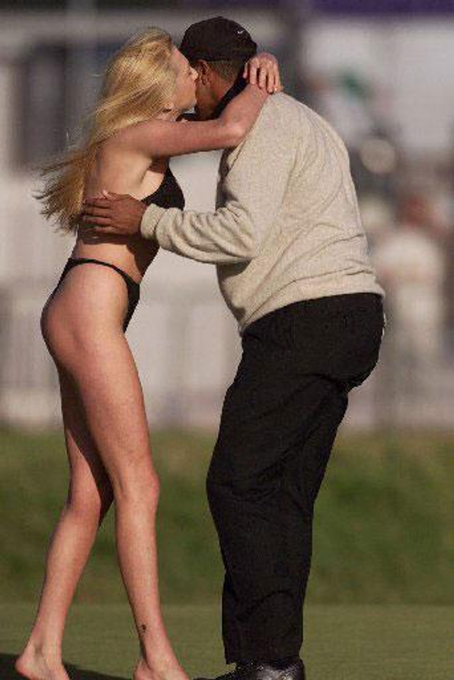 亲吻伍兹以后她被罚了160美金