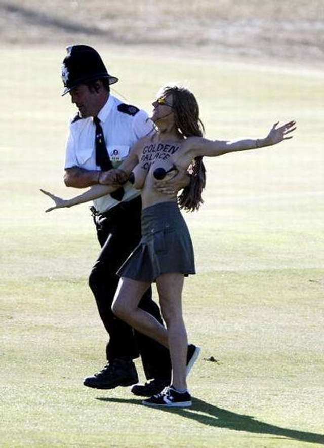 工作人员乘机“揩油”