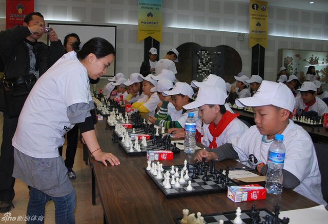 许昱华专注思考