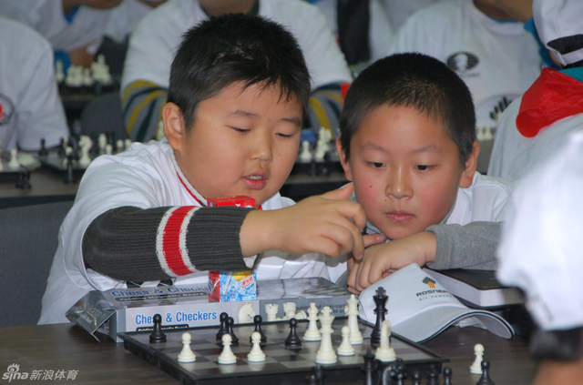 小棋手交流棋局