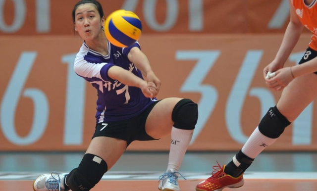 单丹娜双手救球