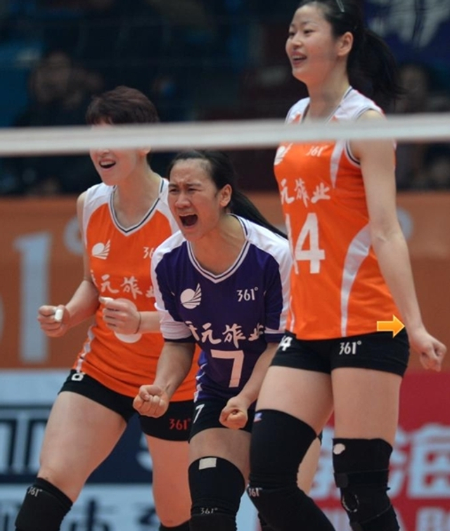 单丹娜紧握双拳庆祝