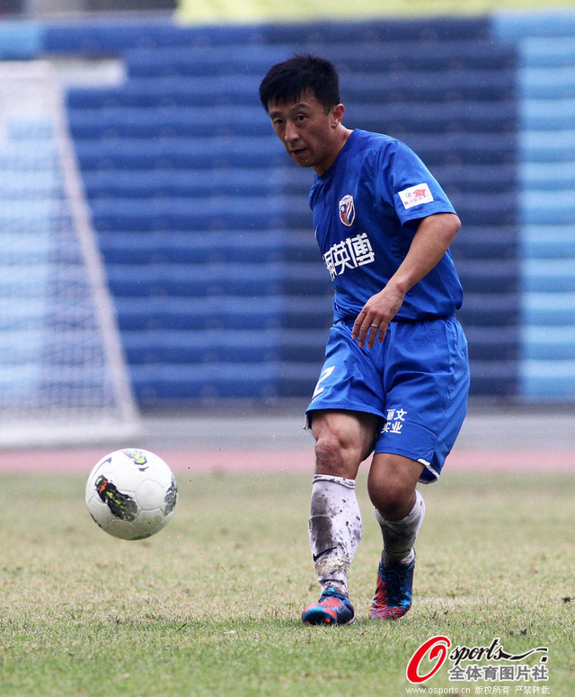 刘越在比赛中传球