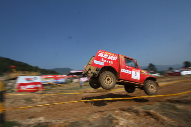 高速越野车队乔旭