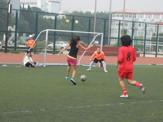 摧城拔寨巾帼不让须眉