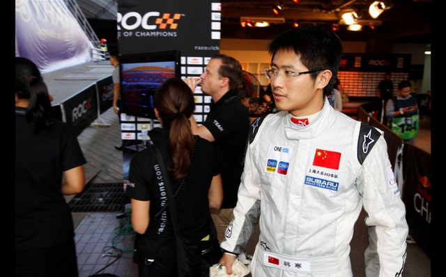 韩寒剪了个短发