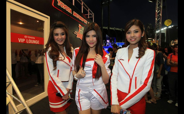 赞助商宣传女郎