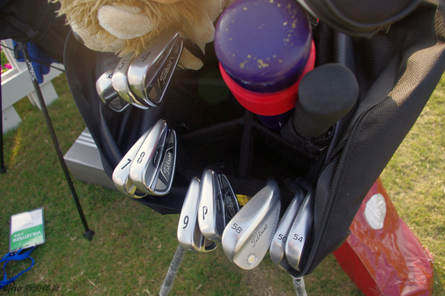 Titleist铁杆和挥杆练习器